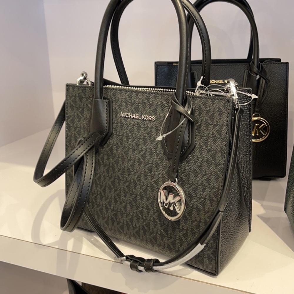 Michael Kors Mercer Medium Pebbled Leather Crossbody Bag - Picture 3 of 16